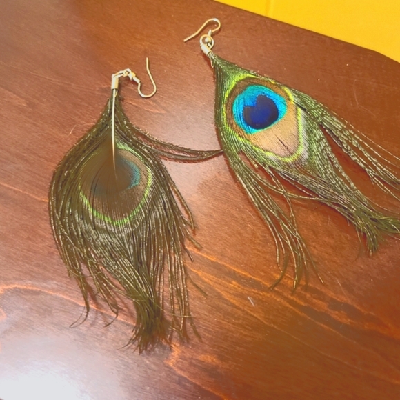 Feather heart dangling earrings - Picture 2 of 2